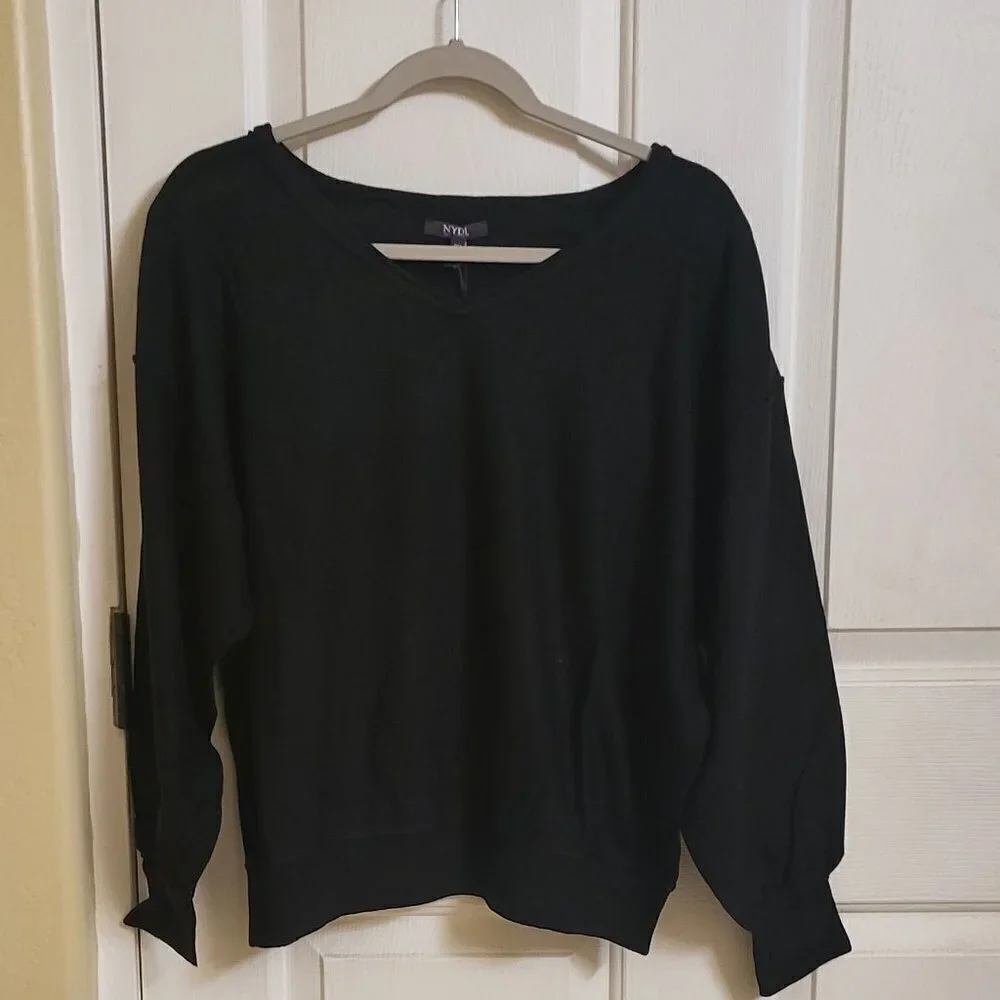 NYDJ Dolman long Sleeve V-neck Black Sweater Size OX NWT - Picture 2 of 13